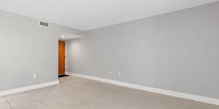 Charming 2BR Condo in Miami Gallery 13