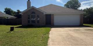 3/2/2 - Newly Remodeled- FENCED YARD Gallery 1