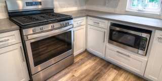 UT PRE-LEASE: Constructed August 2018, Luxury North Campus 3 bed / 3 bath home Gallery 8
