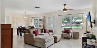 Charming 3 Bed/2 Bath + Den Home in Ringling Park – Minutes to Downtown Sarasota! Gallery 4