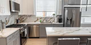 4827 Riverton Ave Gallery 37