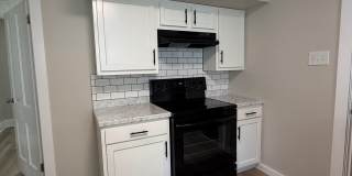 3 Bedroom - Renovated - Exquisite Gallery 7