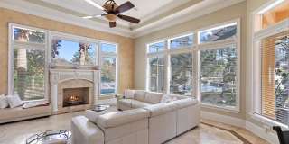 Stunning Lagoon Residence! Gallery 16