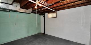Charming 2 bed 1 bath bungalow with 2nd living room Gallery 30