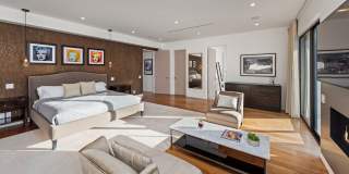 623 N Edinburgh Ave Gallery 21