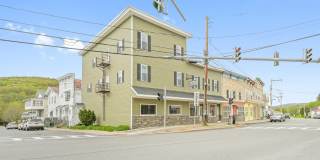 281 Main Street Gallery 1