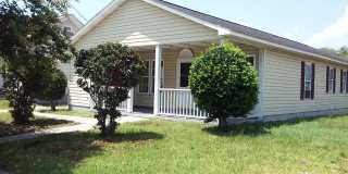 Promise Land Historic Walking District Downtown Morehead City! Charming 4 bedroom 1 1/2 bath Home - Walk to Water, Shops, more Gallery 1