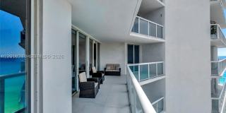 16425 Collins Ave Gallery 11