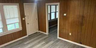 2 Bedroom, 1 Bathroom Home w/ Fenced-In Backyard and Covered Front Porch in Downtown Springdale Gallery 10