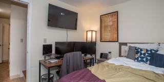 Huge 4 bed 2 bath townhouse near Northeastern with a move in special! Gallery 1