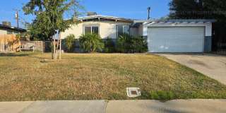 3 bedroom/ 1.5 bathroom home with a detached garage Gallery 1