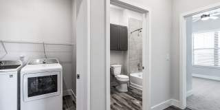 Larkspur Creekside Age 55+ Apartment Homes Gallery 32