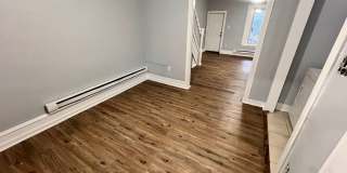 Updated 3 Bedroom 1.5 Bath Townhome w/ Paved Yard + Washer & Dryer Gallery 13