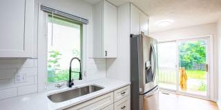 Beautifully Remodeled Modern 5 Bedroom / 3 Bath Home Near Millard North Gallery 8