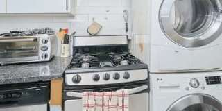 241 E 18th St Gallery 7