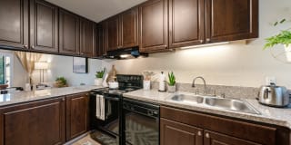 Harbor Park Apartment Homes Gallery 2