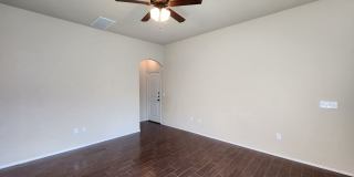 Two Story 3/2.5/2 Duplex close to Creekside Shopping and Entertainment! / Fridge / Fenced in yard /CISD Gallery 6