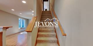 Charming two-story condo with two master suites - Pet Friendly! Gallery 13