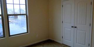 3 Bedroom, 2.5 Bathroom Townhome with Office! Gallery 4