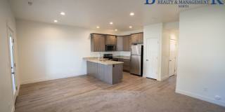 Great 3 Bedroom Townhome with Garage Gallery 1
