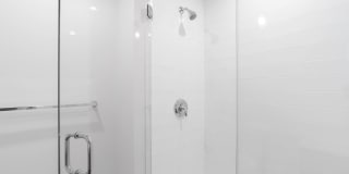 Graduate Pointe Gallery 14