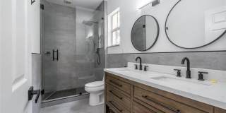 422 NE 1st Ave Gallery 1