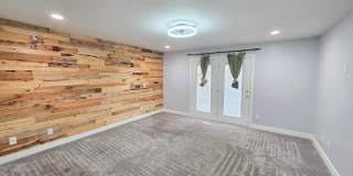 7 Bedroom Home in Bloomington Gallery 18