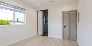 11112 Emelita Street 1/2 Gallery 12