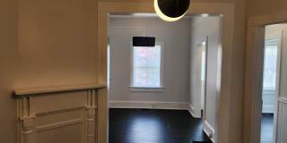 Charming Railroad-Style Townhouse Near Forsyth Park & Starland Gallery 7