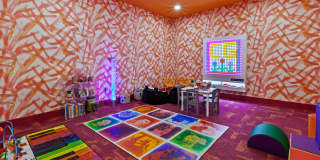 Canter Green Gallery 27