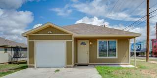 MOVE-IN SPECIAL! Cozy 3 Bedroom Home Gallery 1