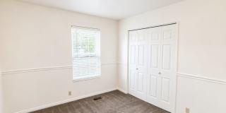 Spacious 5-Bedroom Sandy Home with Large Fenced Yard Spacious 5-Bedroom Sandy Home with Large Fenced Yard Gallery 15