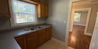 Charming 2 Bedroom home in Ashley Park Gallery 6