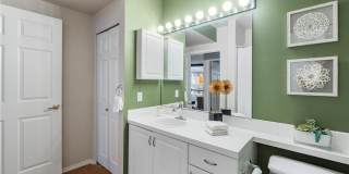 Amazing West Seattle 2 bedroom 2 bath W/S/G and 2 parking spots included! Gallery 15