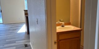 726-728 East Spokane Avenue Gallery 7