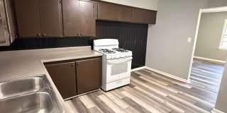 4 bedroom/1 bath/detached storage building Gallery 10