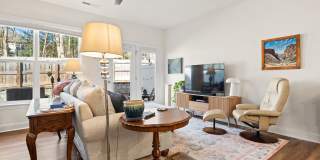 3be / 2.5ba Easy Access to Duke Townhouse Gallery 3