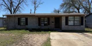 Charming 3BR Home w/ Hardwood Floors & Private Yard – Great SA Location Gallery 1