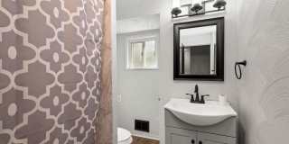 Gorgeous 3 Bedroom in Troy Hill available June 1! Gallery 3