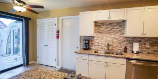 Stylish Condo with Golf Course Views in Gated Cathedral Canyon Country Club (Monthly Only - No Long Term) Stylish Condo with Golf Course Views in Gated Cathedral Canyon Country Club (Monthly Only - No Long Term) Gallery 13