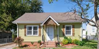 2 Bed/ 1 Bath Cottage in Charlotte Park, Fenced Yard and Pet Friendly Gallery 1