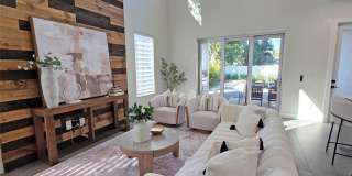 Bold Contemporary Sarasota Luxury Home. 4 Beds/ 4 Baths. Private Pool and Summer Grill. Gallery 12