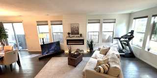 Modern West Arvada End-Unit with Cul-de-Sac Privacy & 2-Car Garage Gallery 11