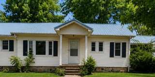 Spacious 3 Bed, 2 Bath Home with Basement, Garage & Large Yard in Cave City! Gallery 1