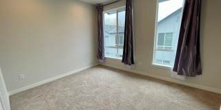 Like-New Beardslee Townhouse... Gallery 32