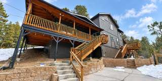 Gorgeous 3 Bed / 2.5 Bath Cabin-Style Home! Gallery 1