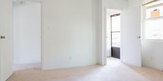 Available AUGUST 2026 - Updated 2 Bedroom Home in Mt. Washington! Gallery 4