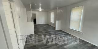 202 N Ash St Gallery 1