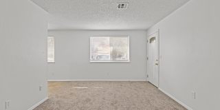 Charming townhome centrally located with great access to the Greenbelt and BSU! Gallery 11