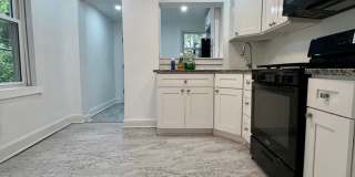 Stunning 3-Bedroom Townhome in Carroll Park! Available NOW! Gallery 12